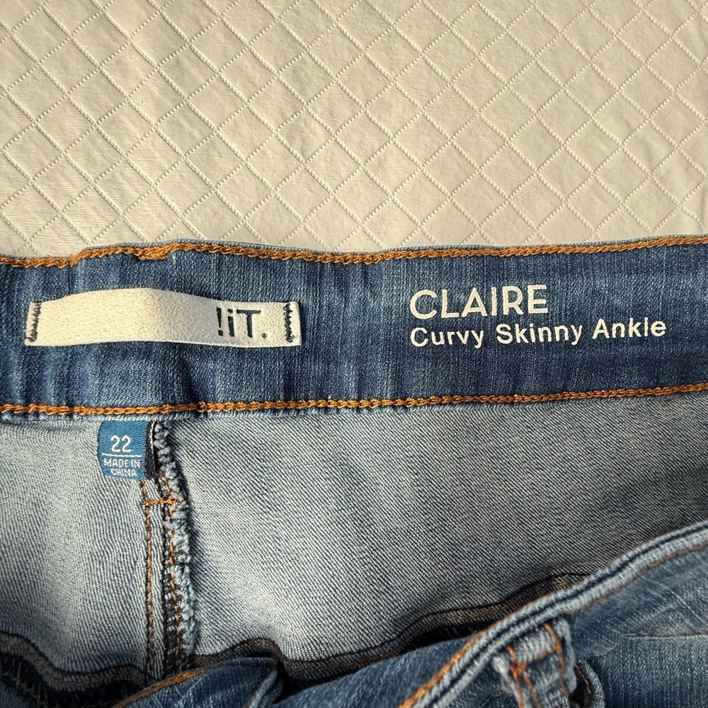 Classic Blue Distressed Women’s Skinny Jeans - Picture 2 of 3